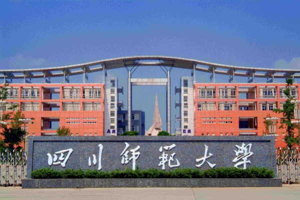 創(chuàng  )意大學(xué)紀念冊板塊設計案例展示-大學(xué)畢業(yè)相冊