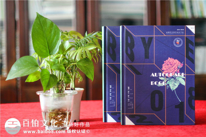 【案例】畢業(yè)紀念冊?xún)热菰趺醋霾拍芨袆?chuàng  )意-成都實(shí)外2018屆
