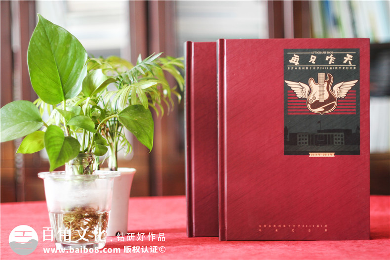 制作一本畢業(yè)季畢業(yè)紀念冊-永久珍藏同學(xué)活動(dòng)的紀念冊