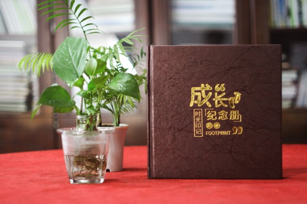 怎樣給18歲女兒制作一本相冊書(shū)?18歲女孩成長(cháng)紀念冊影集做法大全!