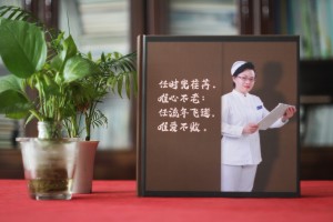 送給醫院領(lǐng)導的退休紀念相冊-贈主任醫師光榮離休影集照片書(shū)制作