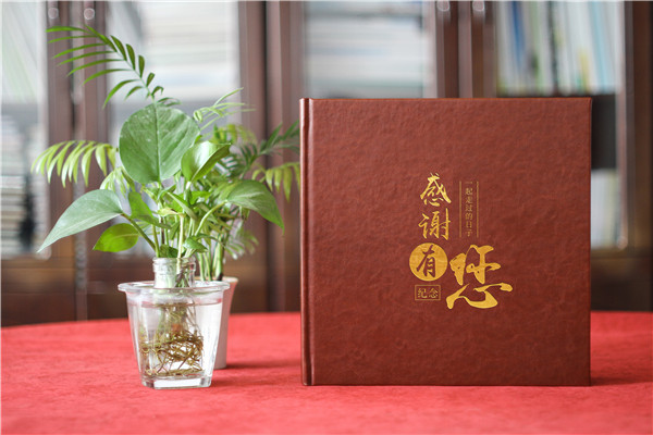 珍貴見(jiàn)證，榮耀升遷-領(lǐng)導升遷紀念冊珍藏定制