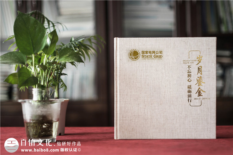 女性領(lǐng)導工作剪影相冊-退休領(lǐng)導收集照片制作成紀念冊