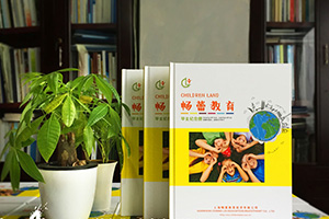 幼兒園畢業(yè)相冊制作服務(wù)還看專(zhuān)業(yè)的紀念冊制作公司
